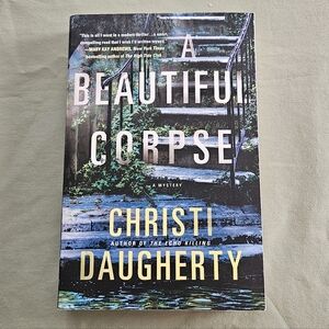 A Beautiful Corpse by Christi Daugherty - Paperback Harper‎ McClain #2